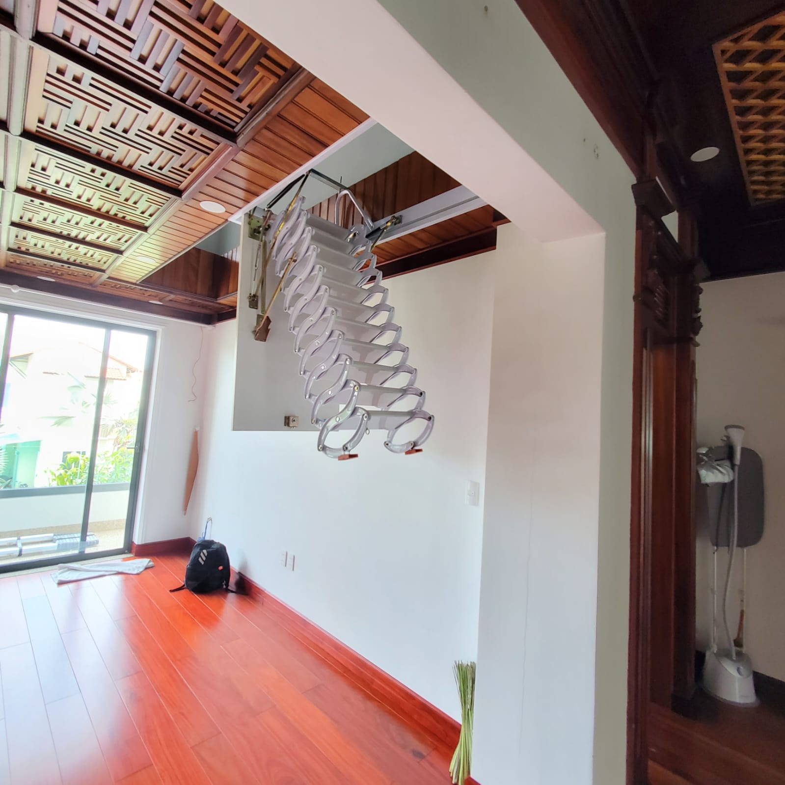 Lắp đặt thang xếp gác mái tại The Oasis 2 Thuận An Bình Dương